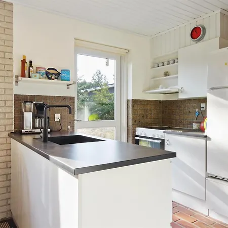 Laurin - 600m From The Sea By Interhome *